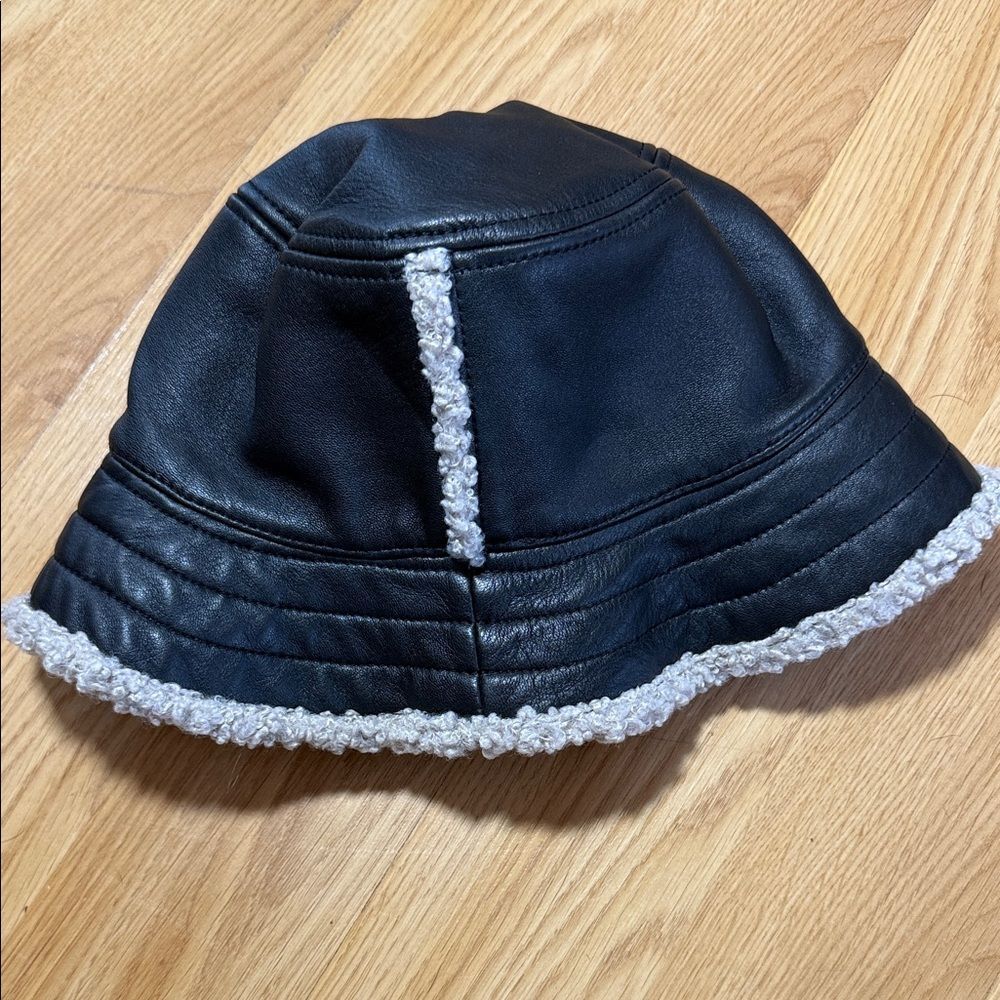 Maison Michael Paris Black Leather Tan Sherpa Bucket Hat Medium